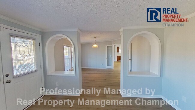 Building Photo - Spacious 3 BD/2.5 BA Home w/New Flooring and Fresh Paint