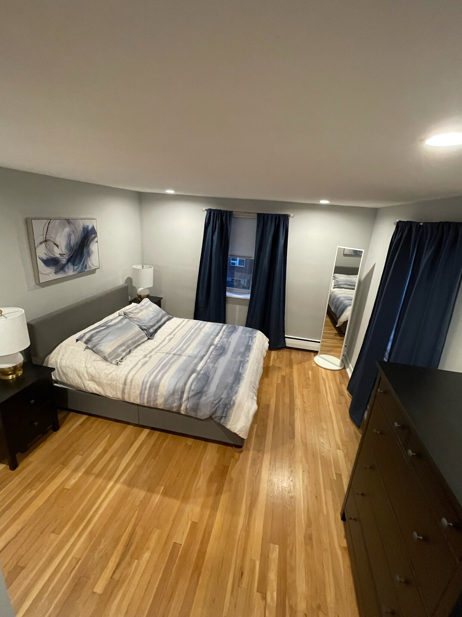 Large Bedroom w/ Queen Bed - 55 Colborne Rd