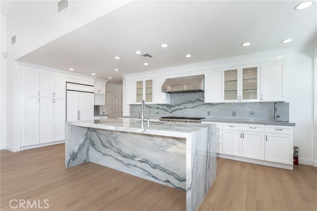 Building Photo - 16973 Strawberry Dr