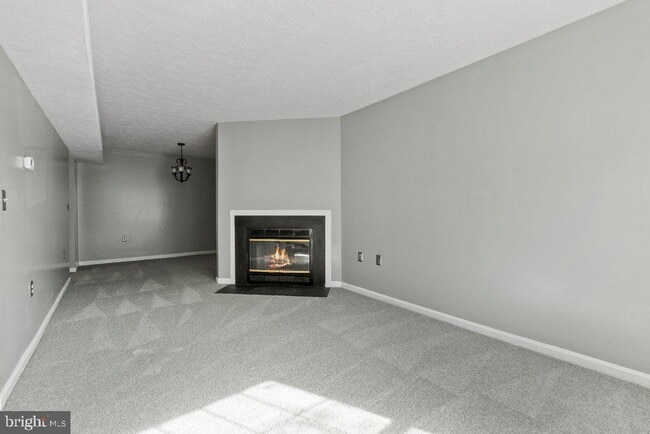 Building Photo - 10477 Campus Way S