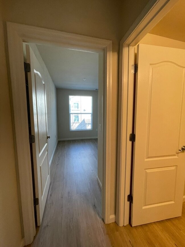 Building Photo - Vessona: Desirable Gated Community: 2bdrm 2bath with Loft!