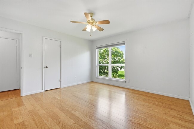 Building Photo - 214 Glen Haven Ct