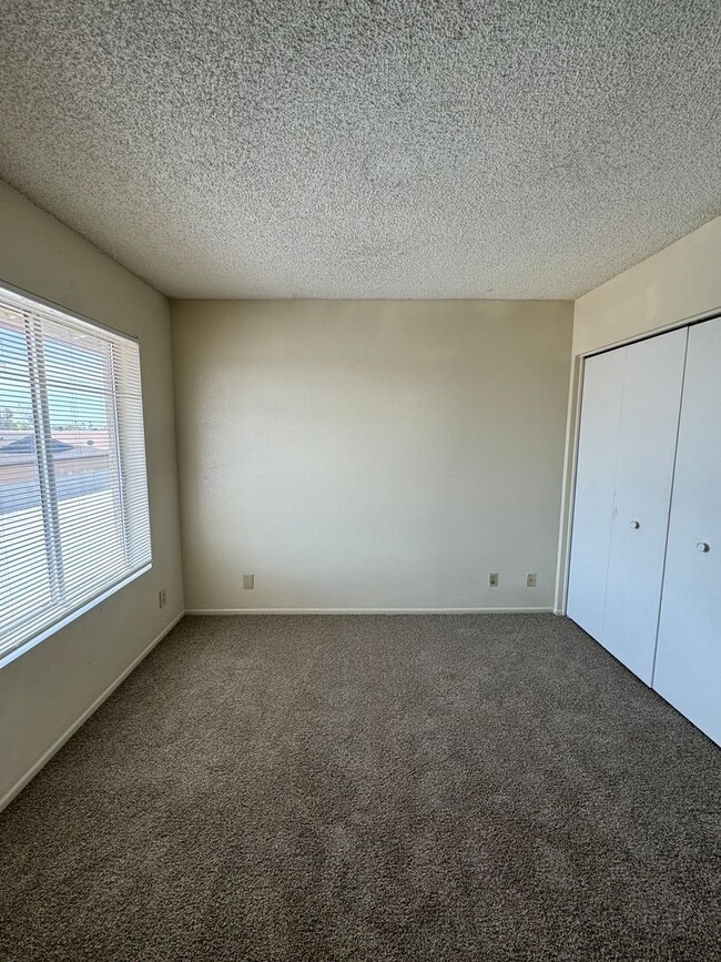 Building Photo - 2 BEDROOM UNIT IN MESA