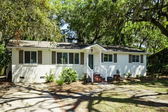 Building Photo - Coastal Charm in the Heart of Port Royal