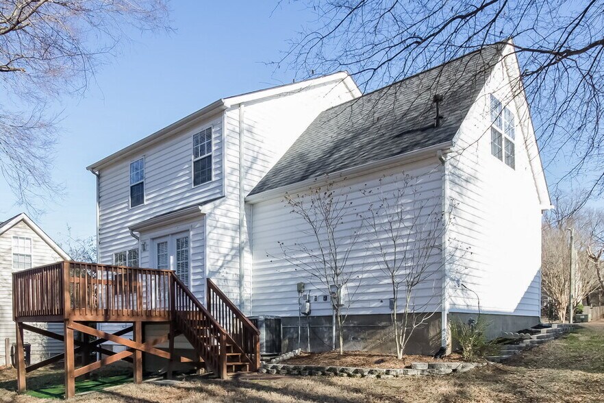 Building Photo - 925 Treasure Pl SW