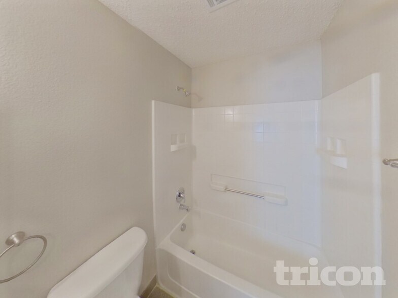 Building Photo - 104 Scarlet View