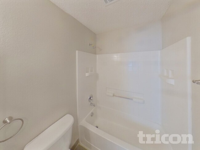 Building Photo - 104 Scarlet View