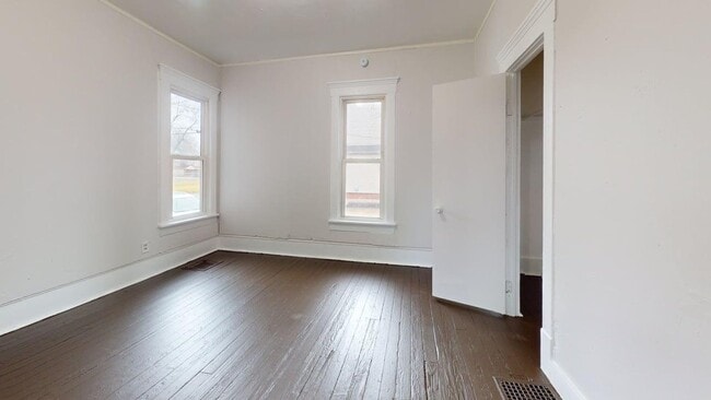 Building Photo - 1408 Maple Ave NE