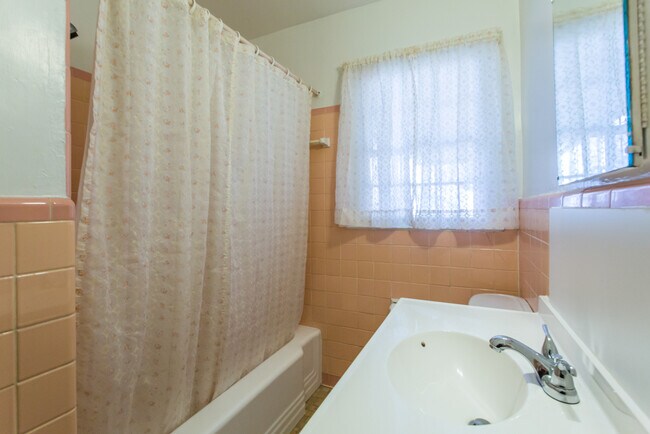 Building Photo - 2457 Jefferson Terrace