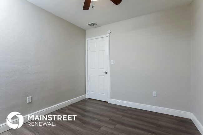 Building Photo - 805 Terry Lynn Dr