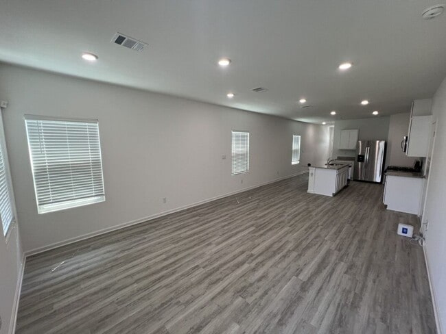 Building Photo - Charming 3 Bed, 2 Bath Home in Prime Locat...