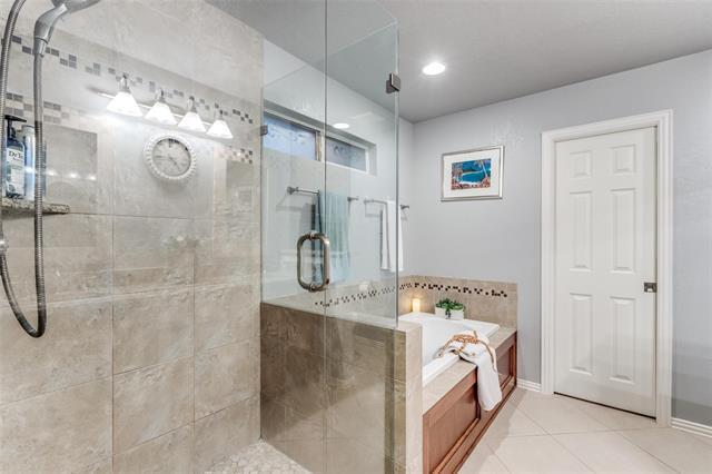 Building Photo - 15204 Regal Oak Ln