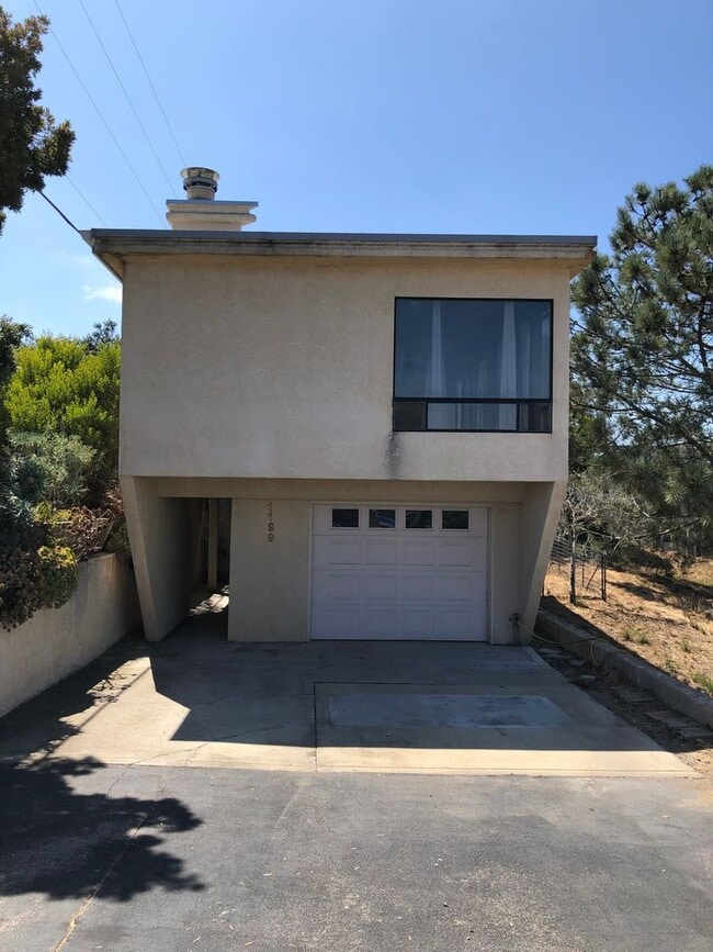Building Photo - Three Bedroom, three bath house house with views in Los Osos