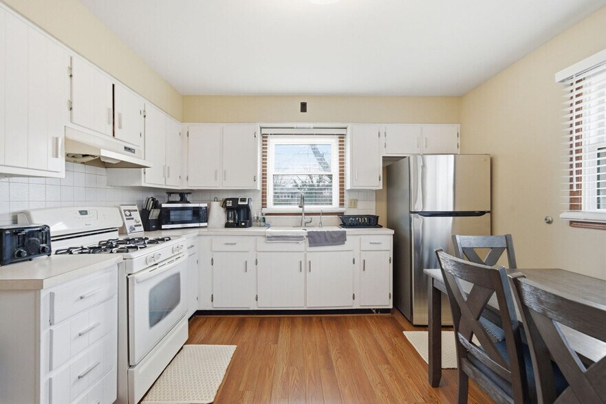 Building Photo - 1121 Johnston Dr