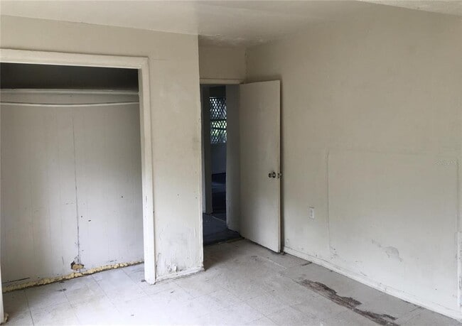 Building Photo - 3320 Lincoln St