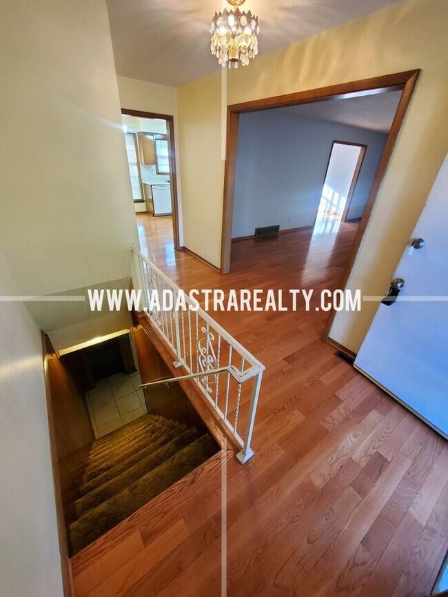 Building Photo - Five Bedroom Home in South KC-Available NOW!!