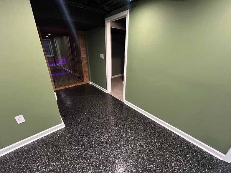 Building Photo - 1008 Lambeth Dr