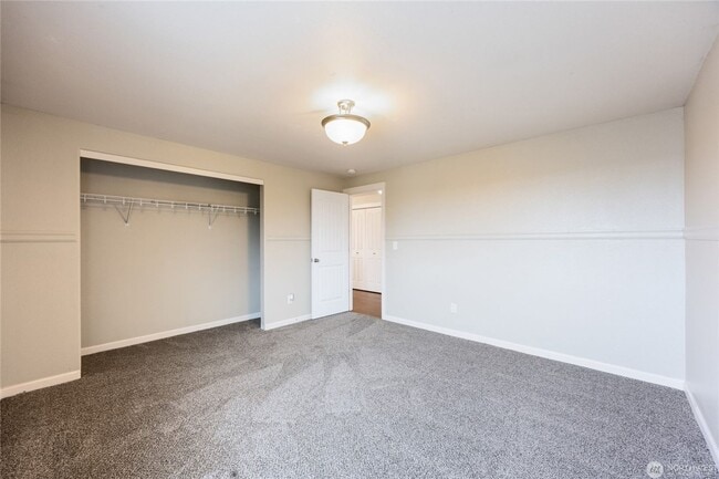 Building Photo - 4 bed, 3.5 bath home in cul-de-sac