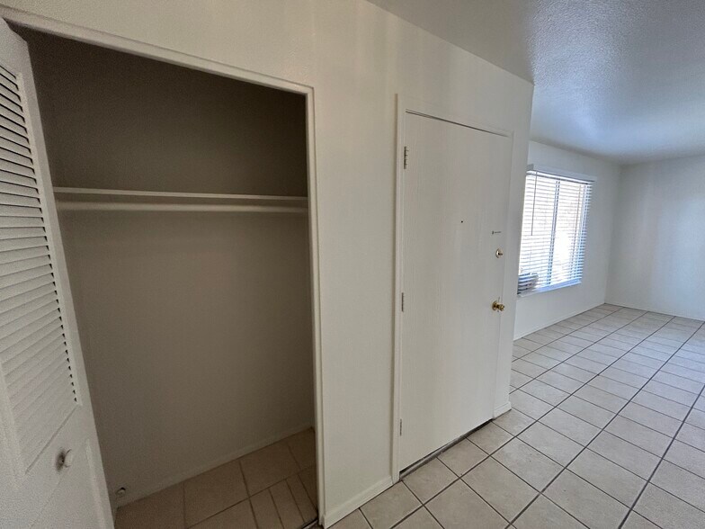 Building Photo - 5744 N 44th Ave