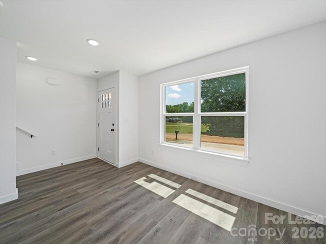 Building Photo - 2753 34th St Pl NE