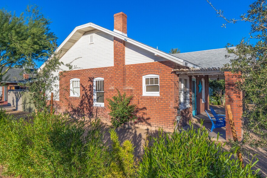 Building Photo - 1102 E Palm Lane