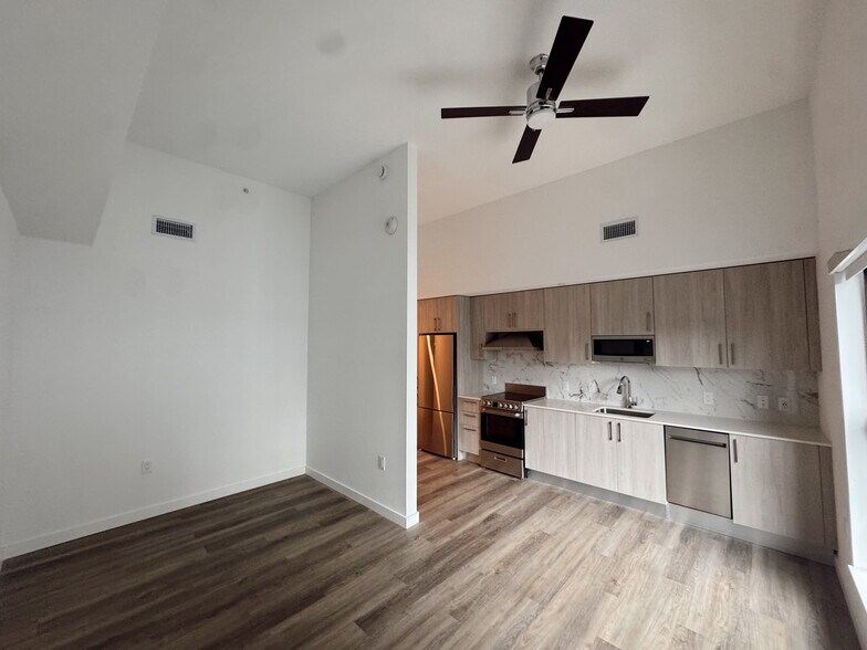 Building Photo - 413 NW 6th St