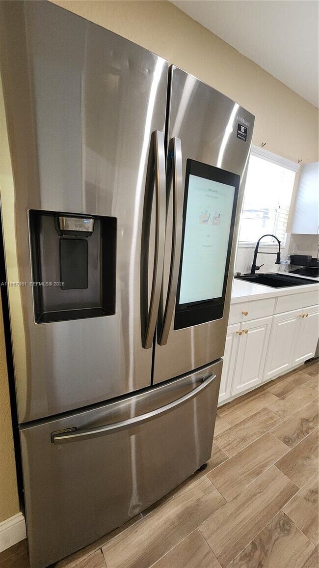 Building Photo - 343 NE 36th Terrace