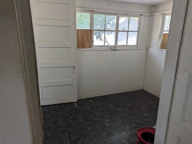 Building Photo - 129 N Johnson Ave