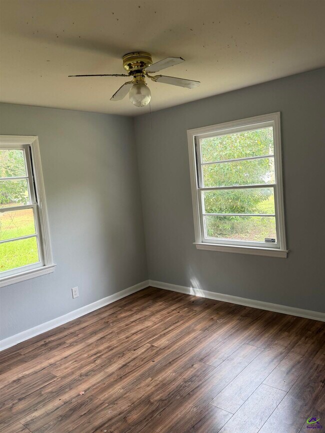 Building Photo - 202 Ruzelle St