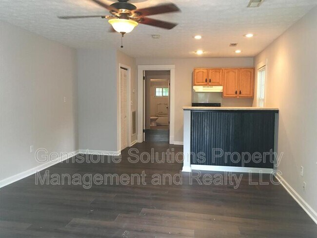 Building Photo - 403 Granbury St