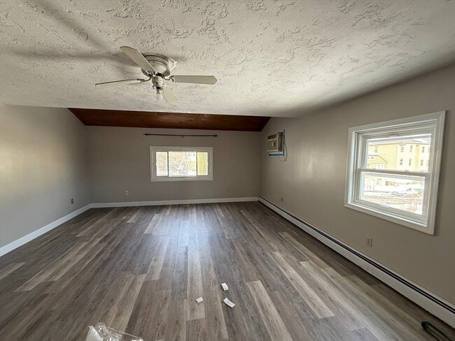 Building Photo - 21 Creston St