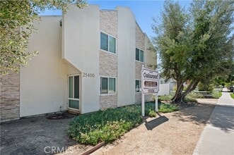 Building Photo - 25400 Oak St
