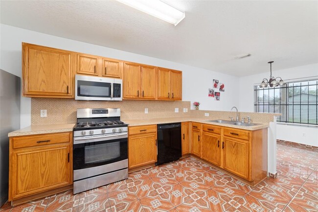 Building Photo - 1106 N Rock Dr
