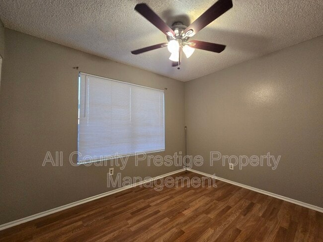 Building Photo - 2434 E Waltann Ln