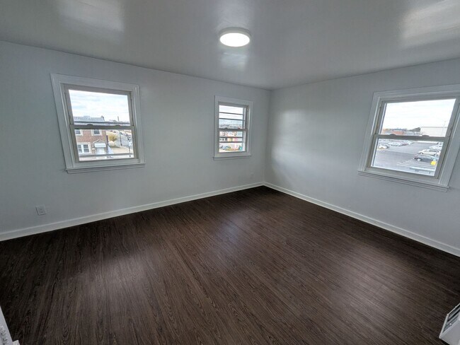 Building Photo - Stunning 3 Bedroom Home - Mayfair