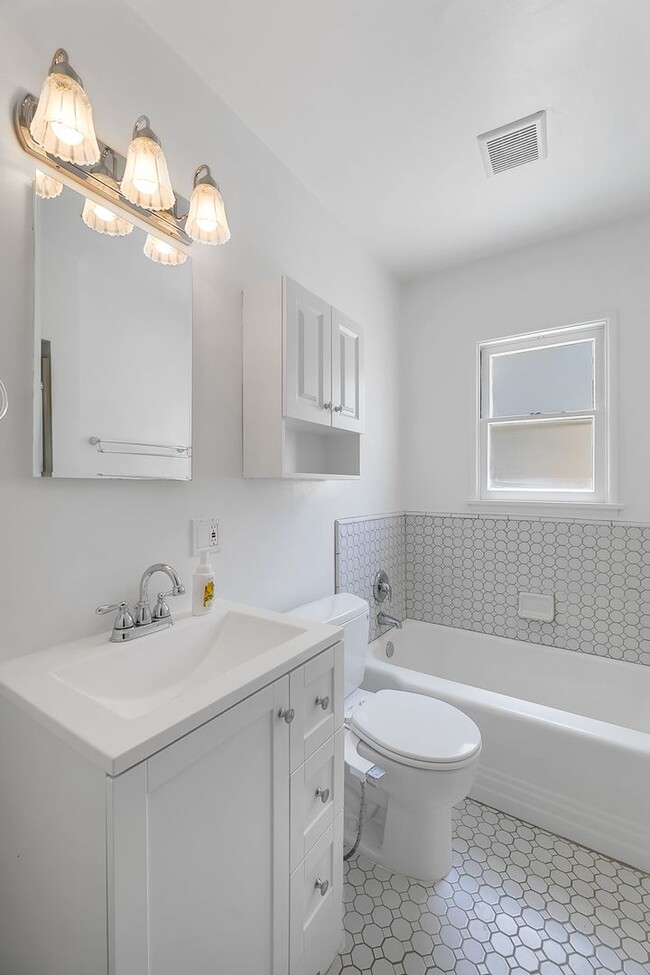 Building Photo - Great 3 Bedroom Home with Large Lot and NO...