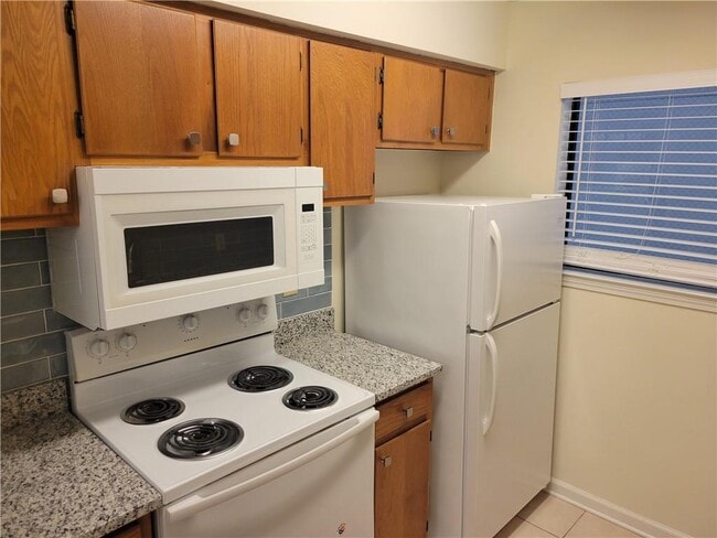 Building Photo - 2104 Huntingdon Chase