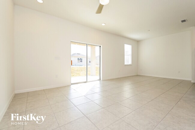 Building Photo - 315 Corbel Ln