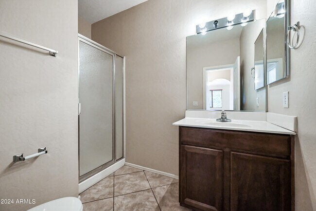 Building Photo - 1543 E Nightingale Ln