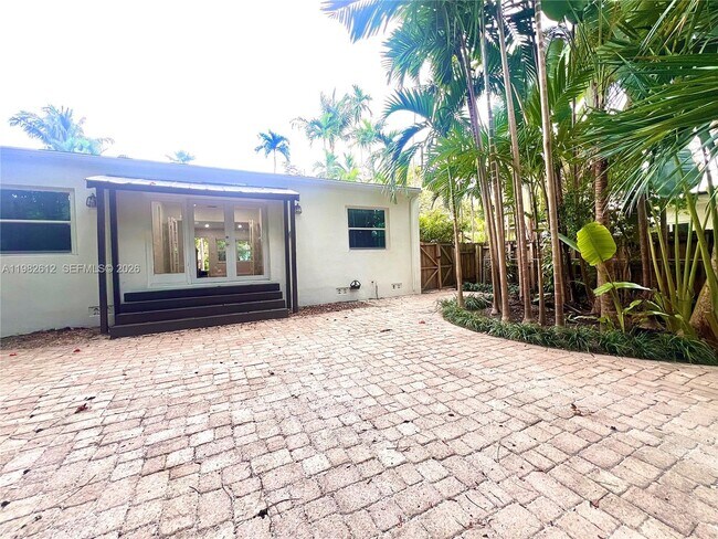 Building Photo - 1900 Tigertail Ave