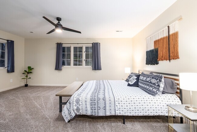 Building Photo - 712 Forrest Heights Dr SE