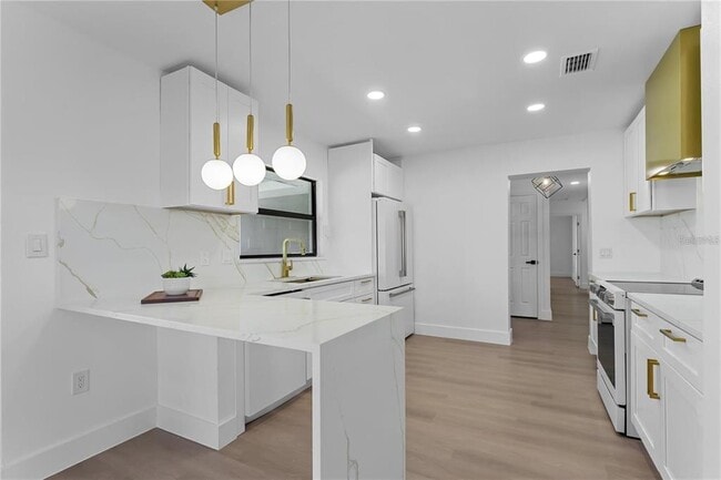 Building Photo - 607 Dunblane Dr