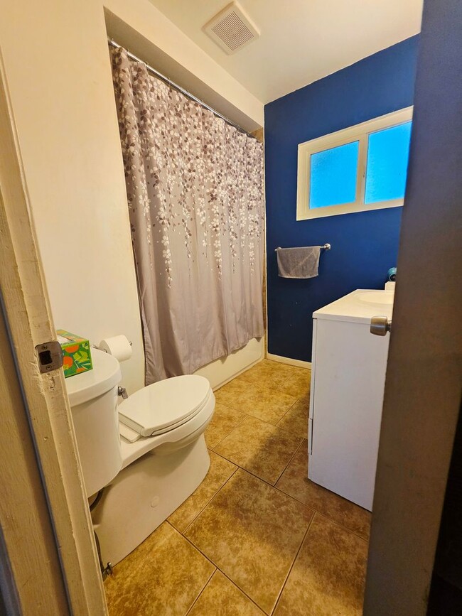 Building Photo - $5,500 - Beautiful 3BR/2BA Home on ? Acre ...