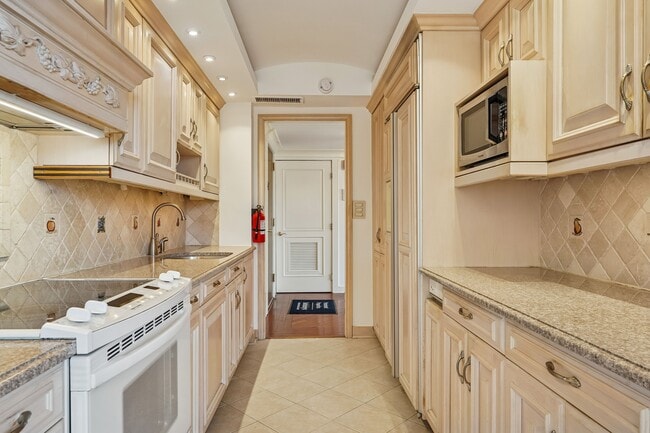 Building Photo - 1 Euclid Ave