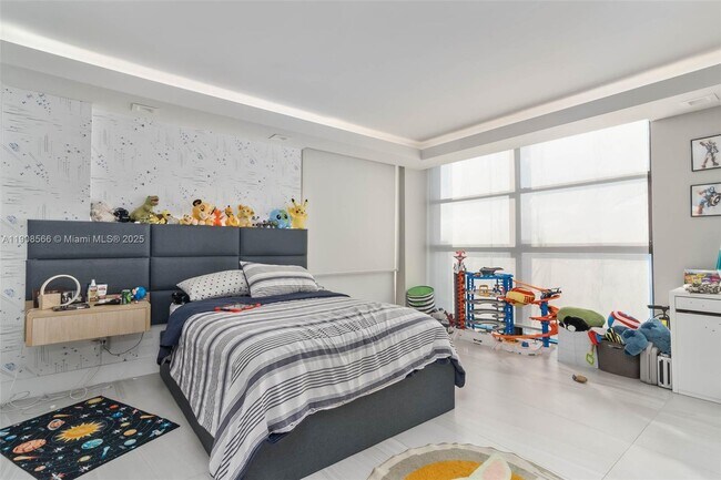 Building Photo - 20355 NE 34th Ct