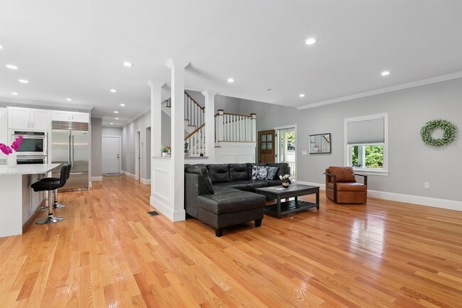 Building Photo - 22 Austin Ln