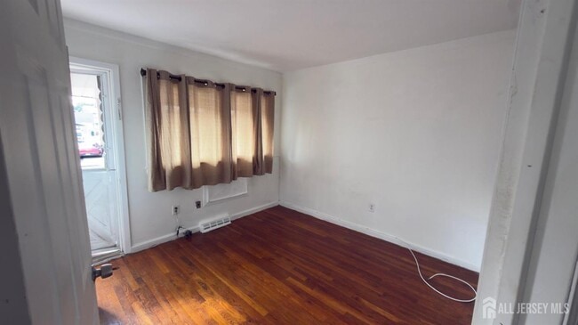 Building Photo - 690 West Side Ave