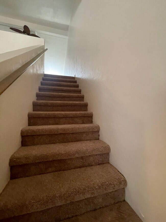 Building Photo - 2-bedroom, 2-bathroom townhouse in Las Pampas