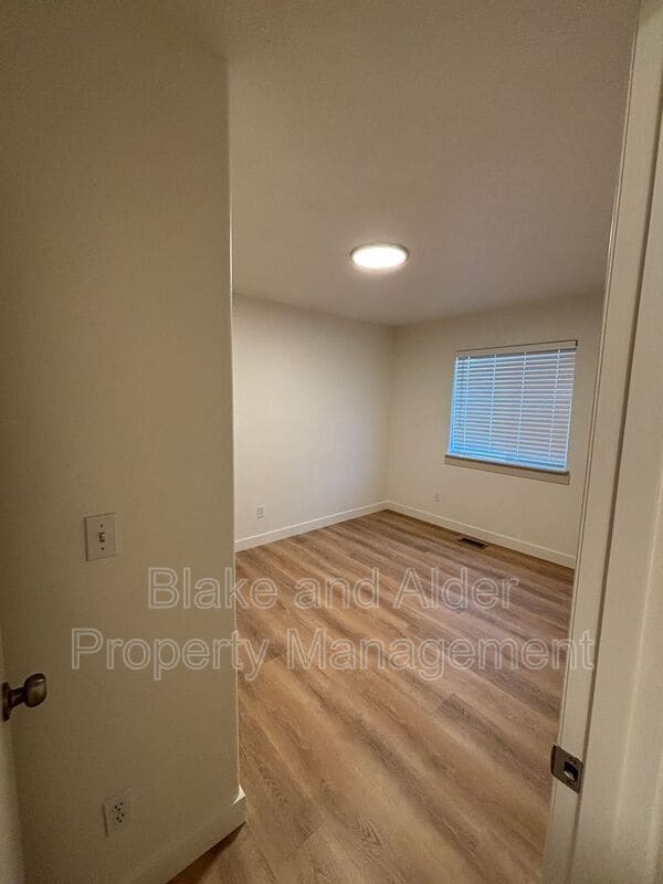 Building Photo - 3607 NE 158th Ave