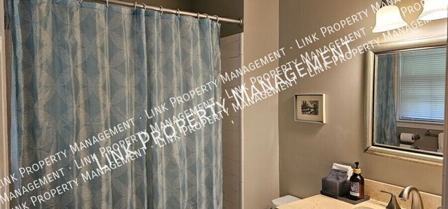 Building Photo - 2433 Meade Cir